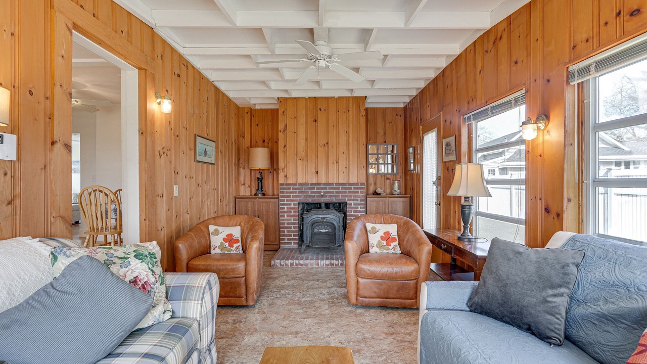 Photo of Livingroom in Gloucester