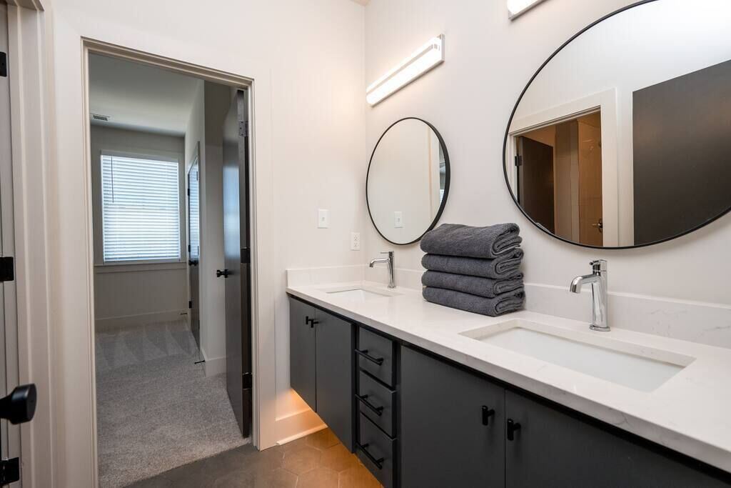 Photo of Bathroom in Cooper-Young Historic District