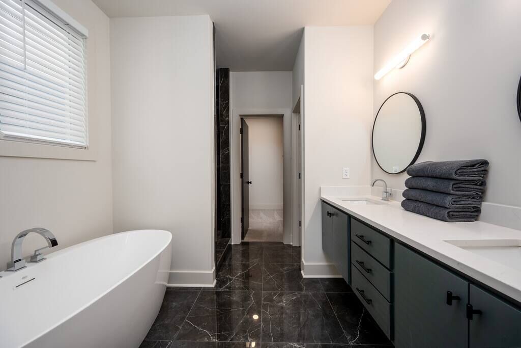 Photo of Bathroom in Cooper-Young Historic District