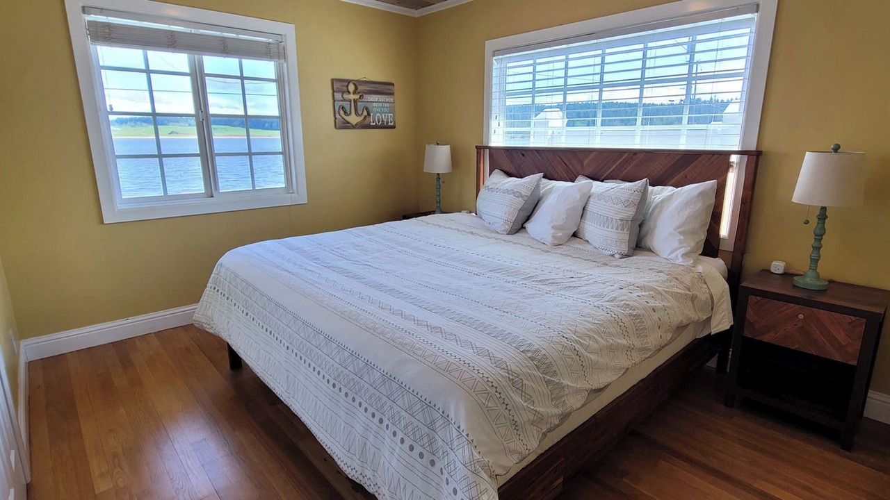 Photo of Bedroom in Oak Harbor