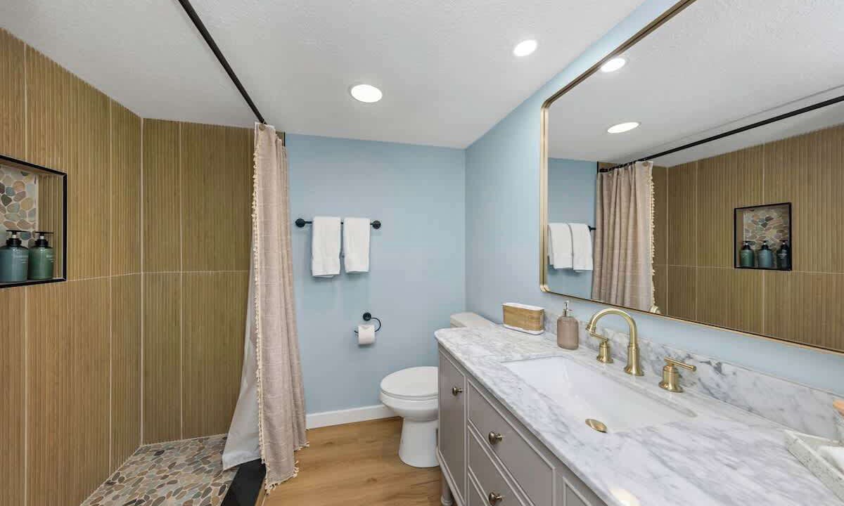 Photo of Bathroom in Bay Esplanade