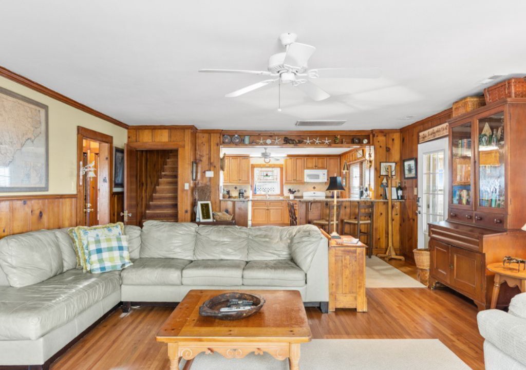 Photo of Livingroom in Caswell Beach