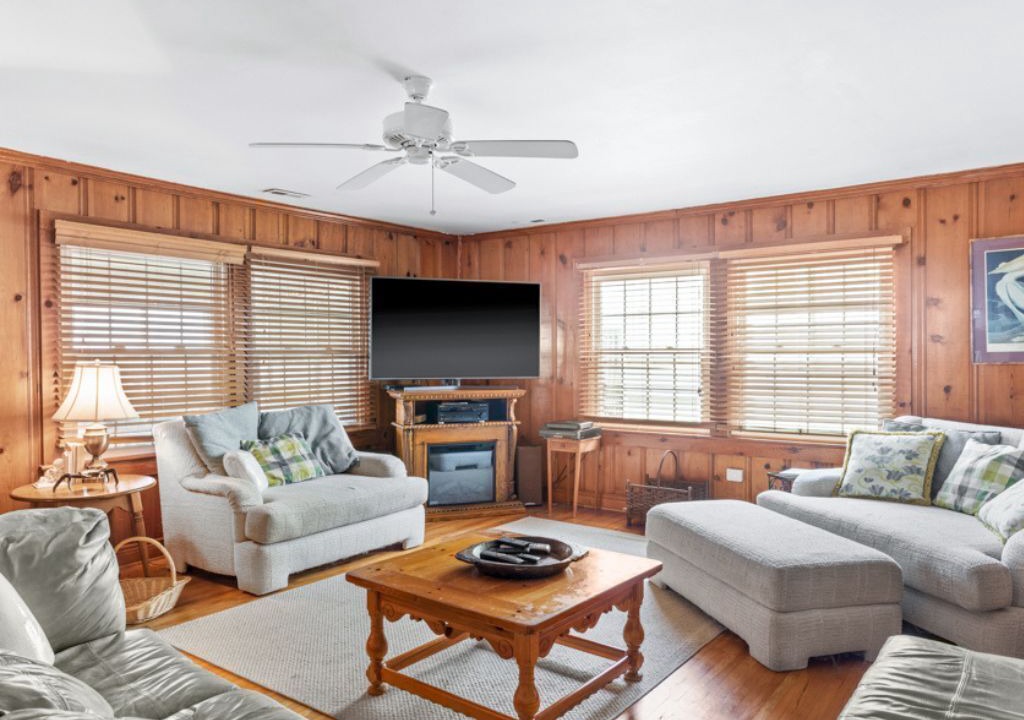 Photo of Livingroom in Caswell Beach