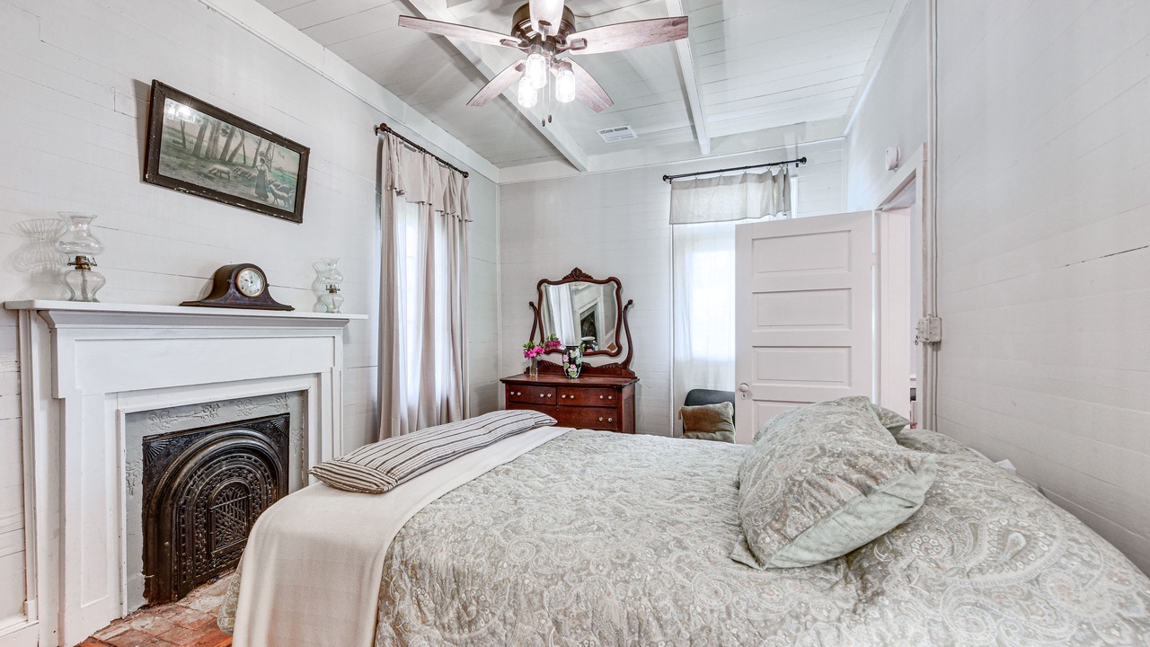 Photo of Bedroom in Grand Coteau