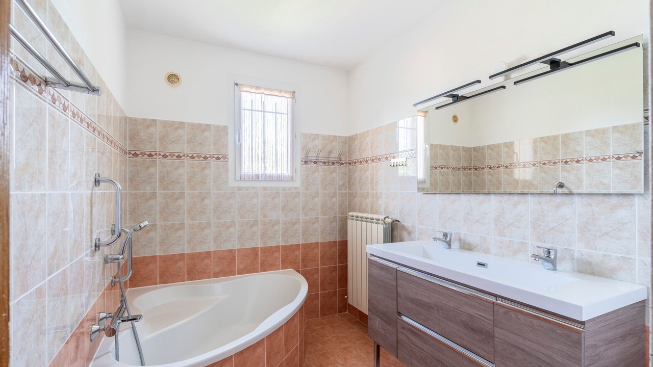 Photo of Bathroom in Saint-Laurent-La-Vernede