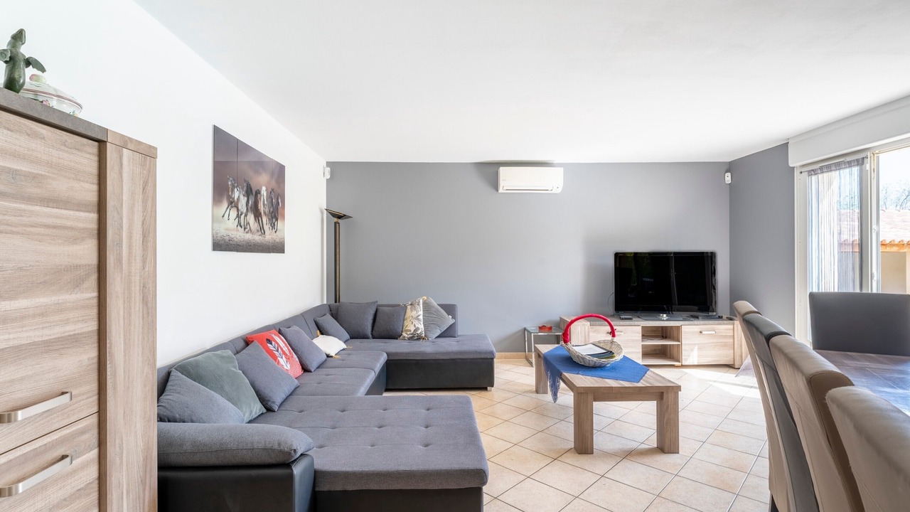 Photo of Livingroom in Saint-Laurent-La-Vernede
