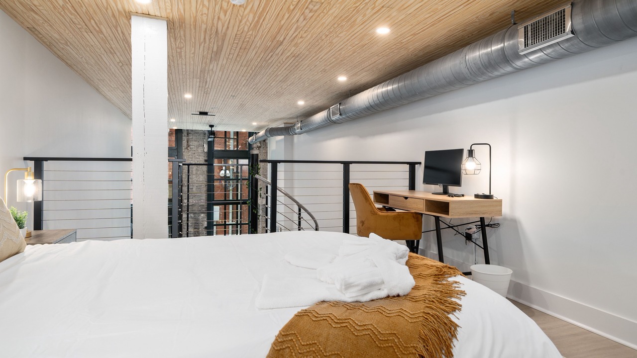 Photo of Bedroom in Central City