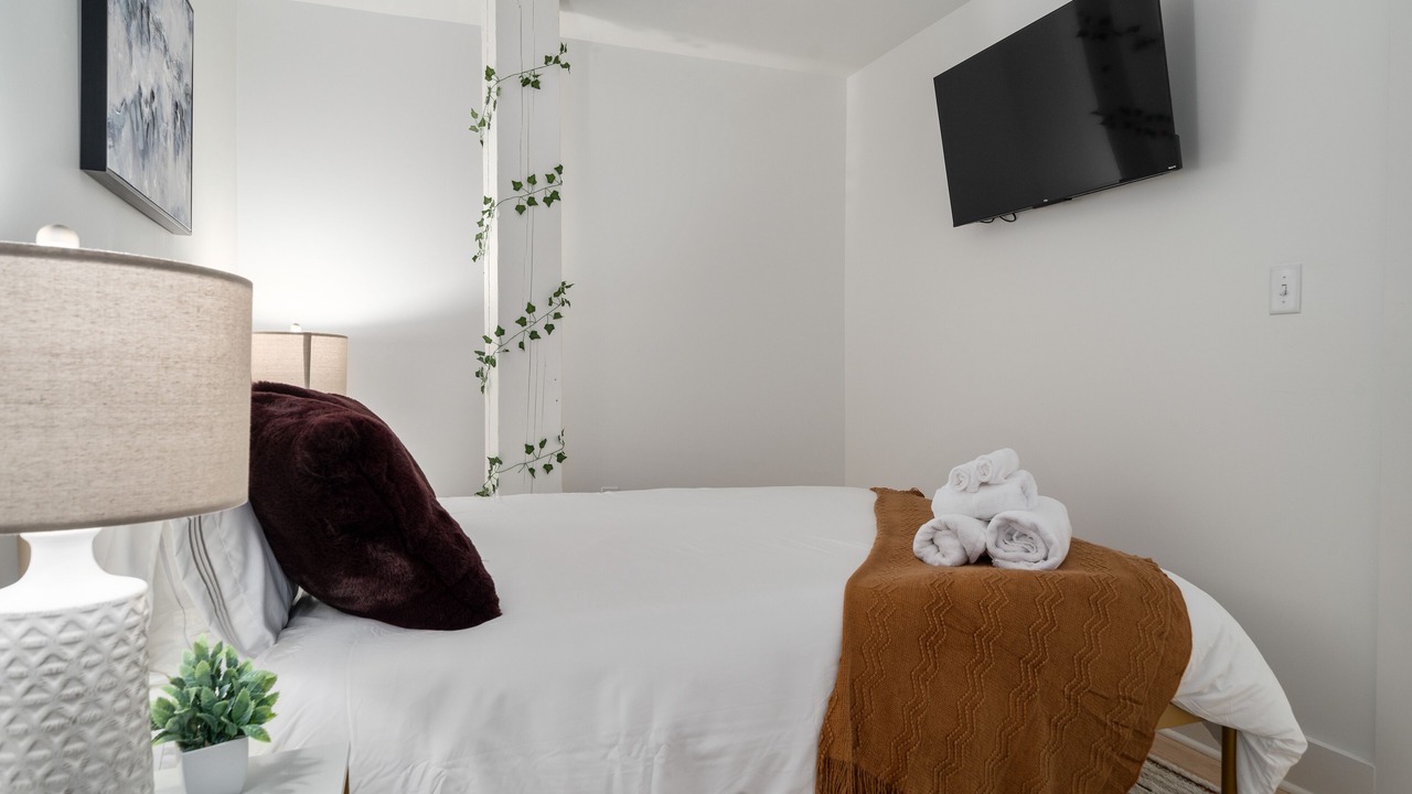 Photo of Bedroom in Central City