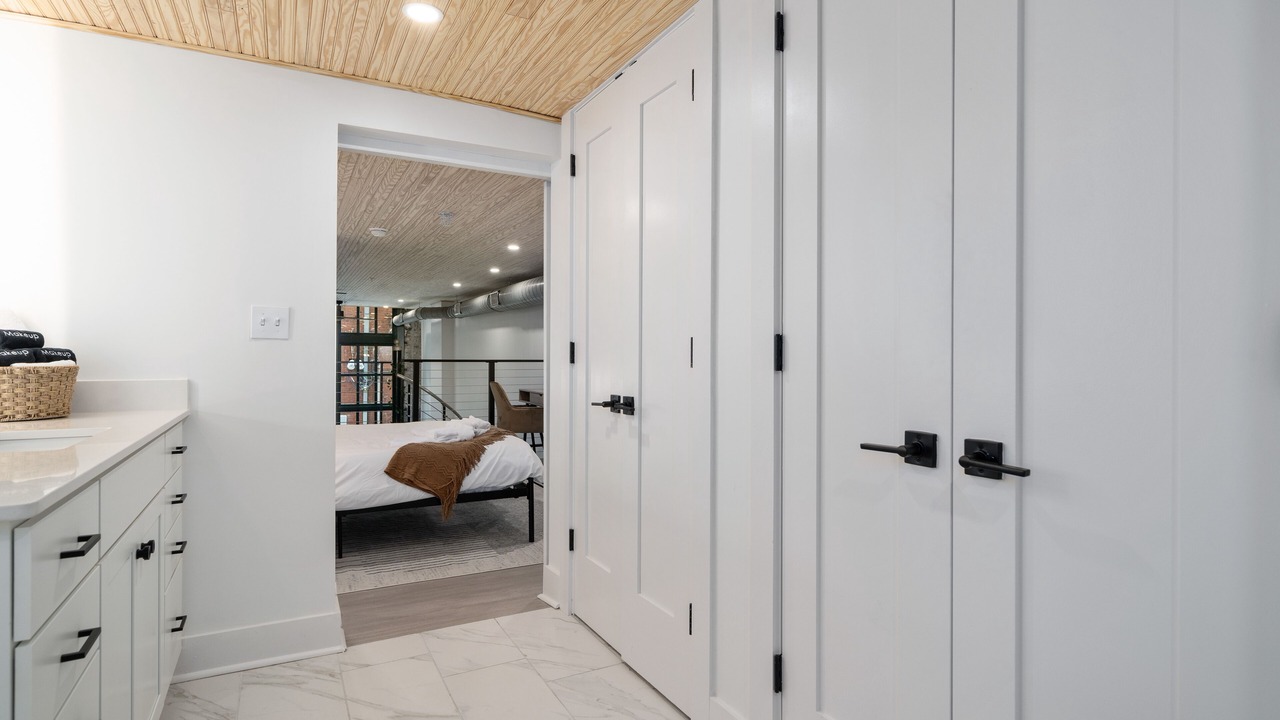 Photo of Bedroom in Central City