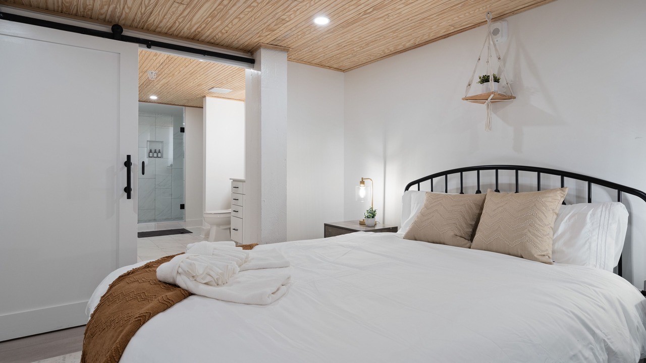Photo of Bedroom in Central City
