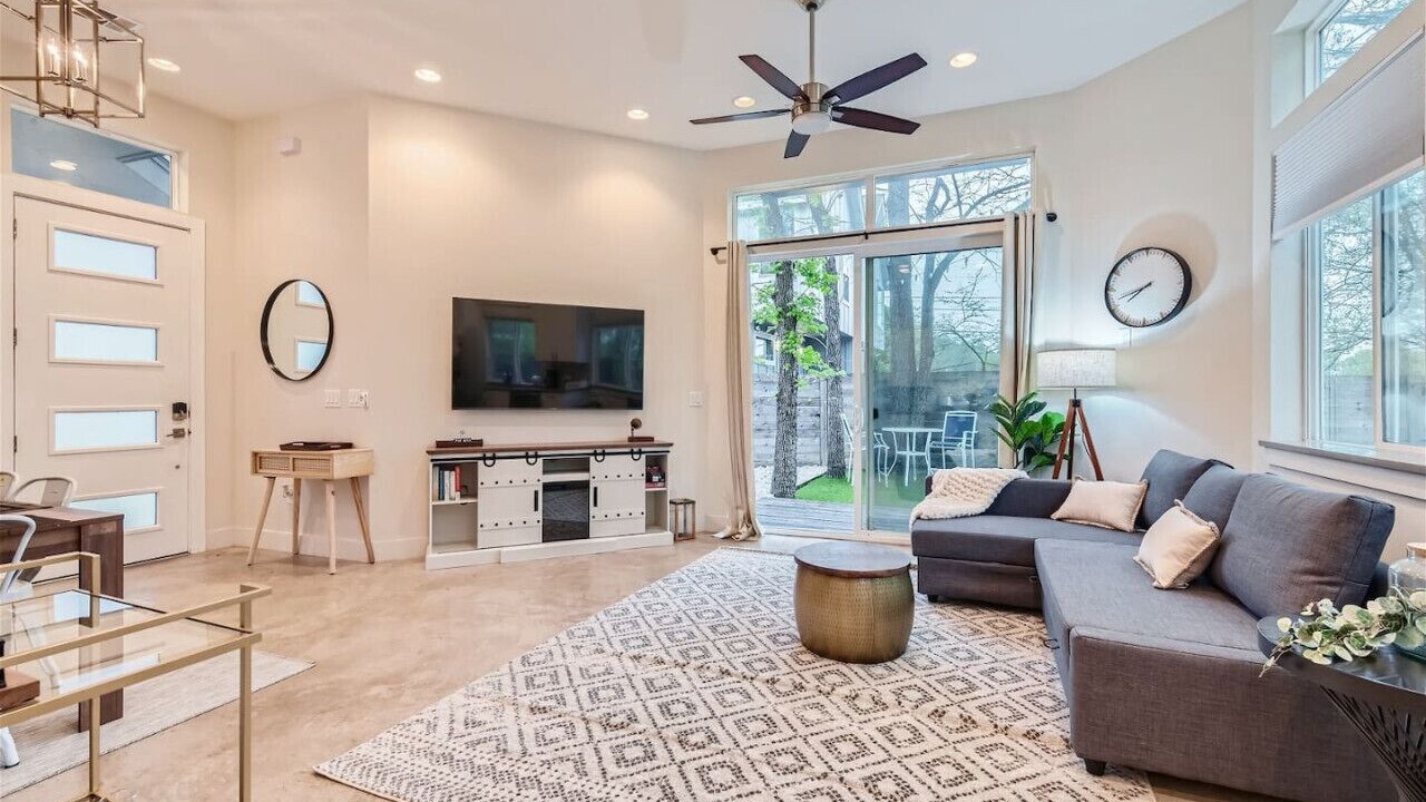 Photo of Livingroom in MLK
