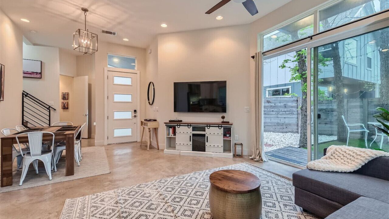 Photo of Livingroom in MLK