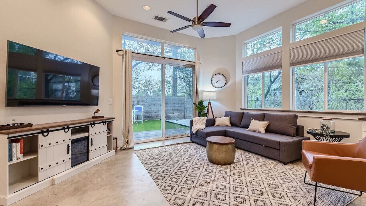Photo of Livingroom in MLK