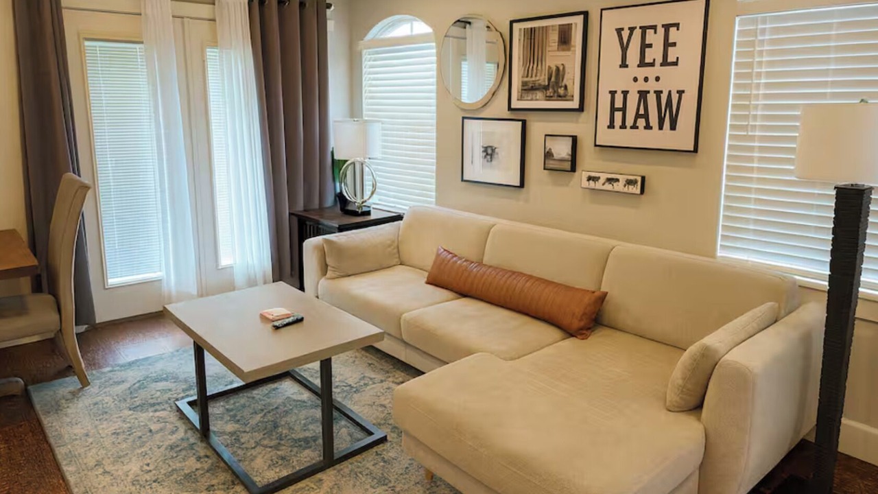 Photo of Livingroom in Knox - Henderson