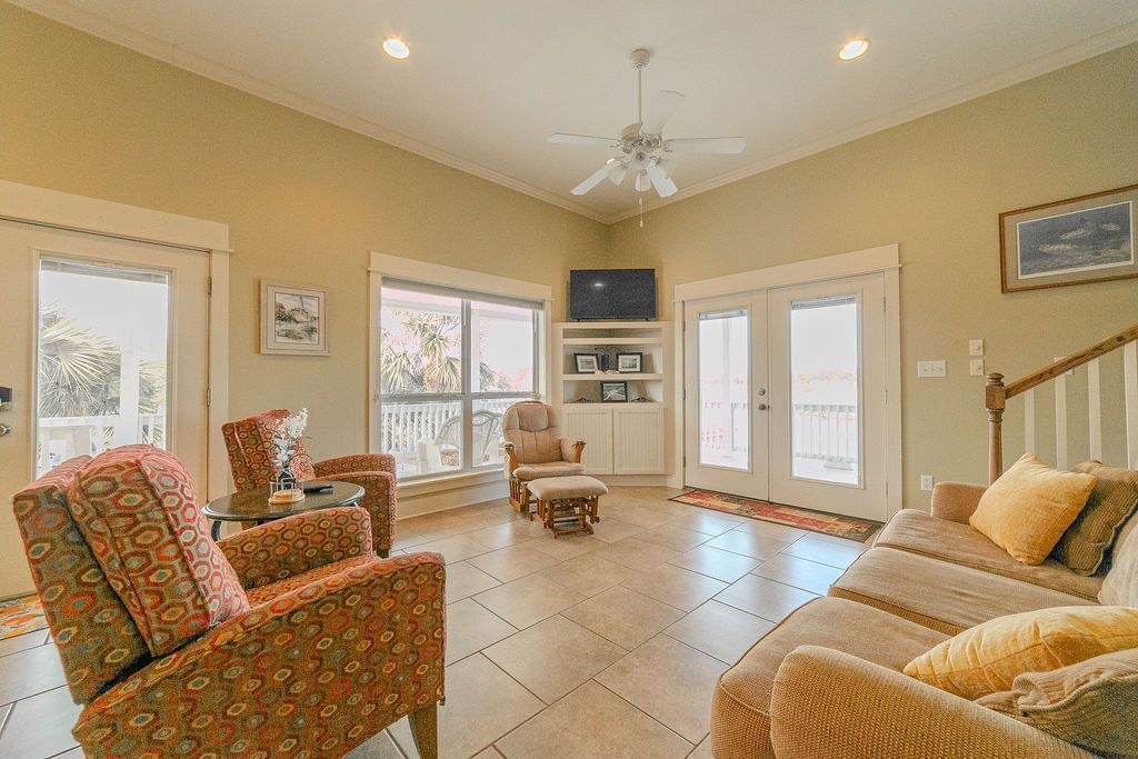 Photo of Livingroom in Shoreline Park