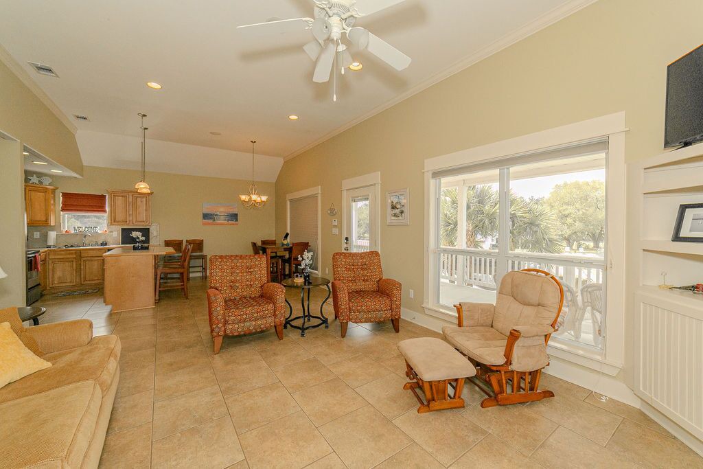 Photo of Livingroom in Shoreline Park