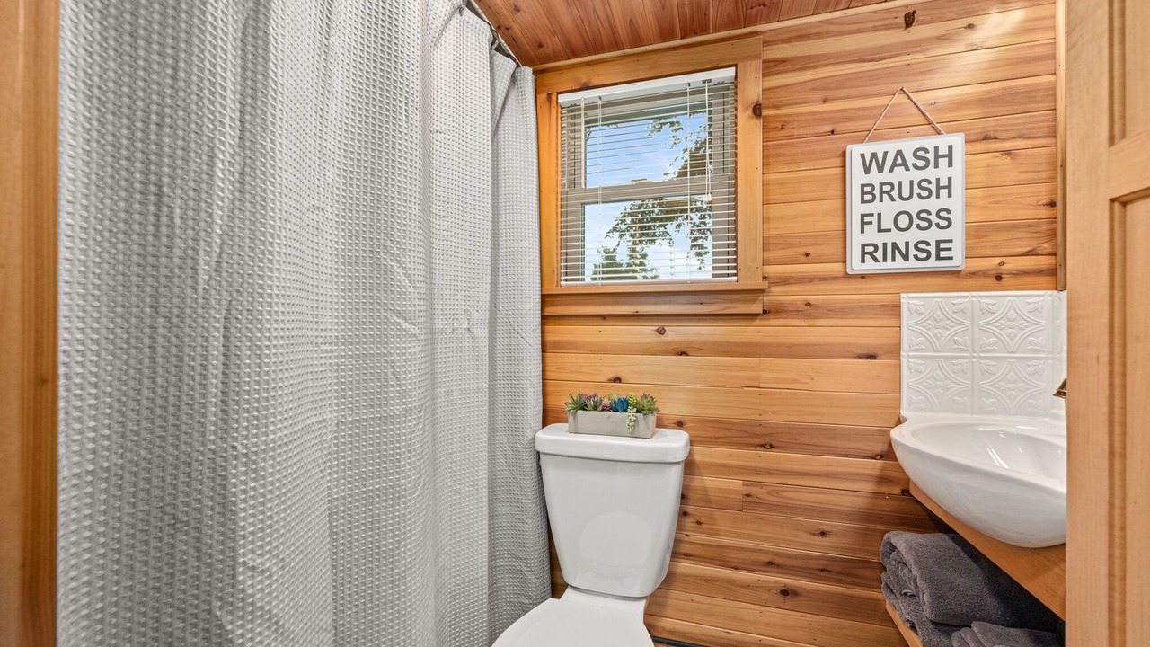 Photo of Bathroom in Cecil
