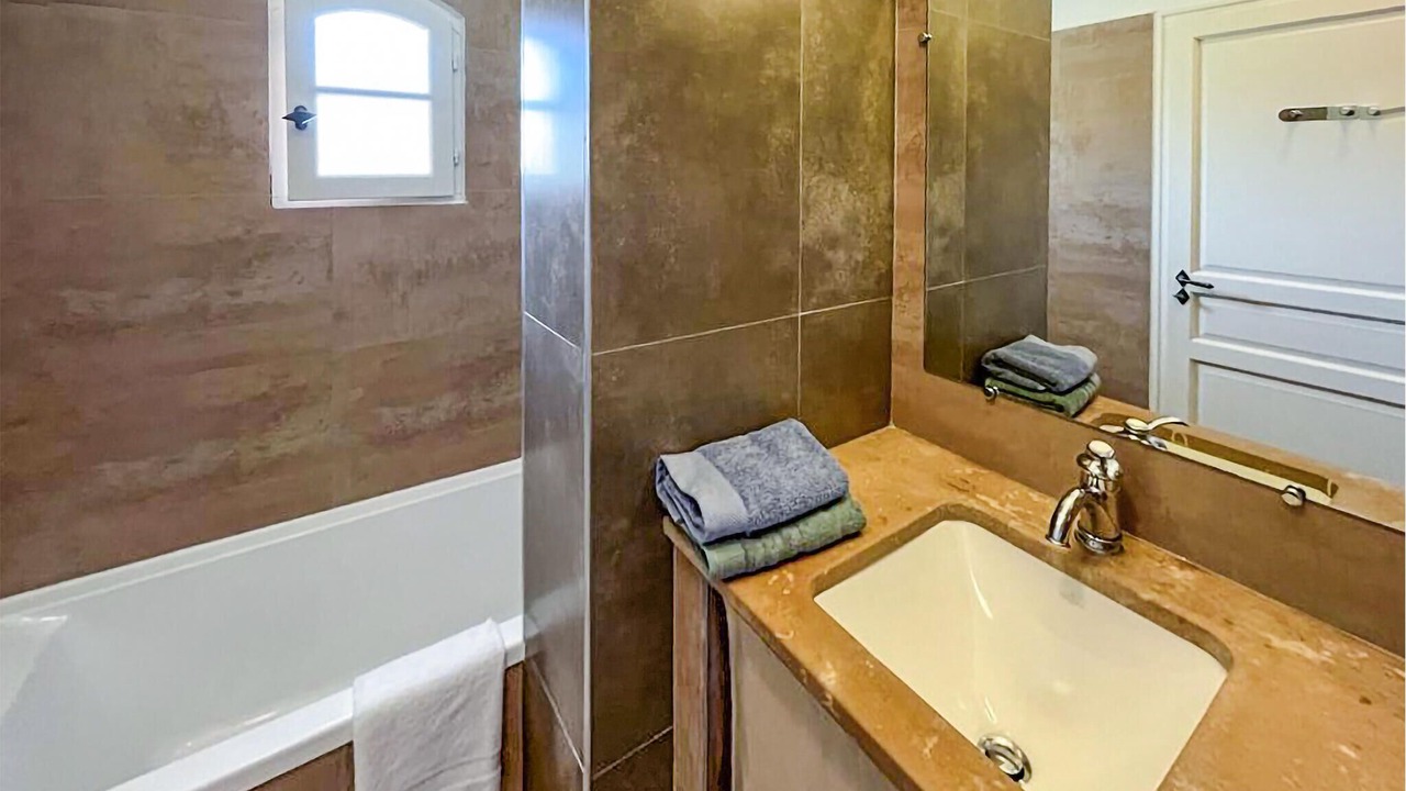 Photo of Bathroom in Saint-Laurent-de-la-Cabrerisse