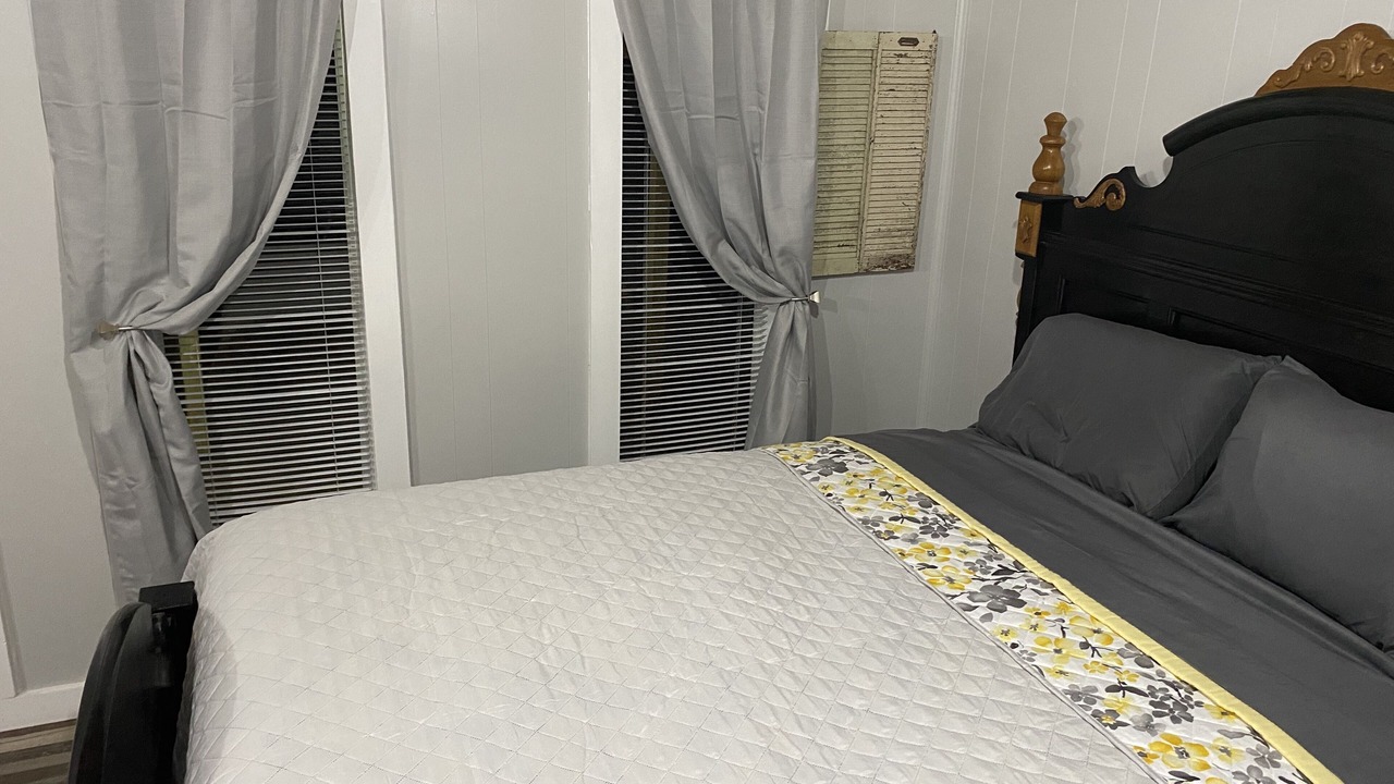 Photo of Bedroom in Crowville