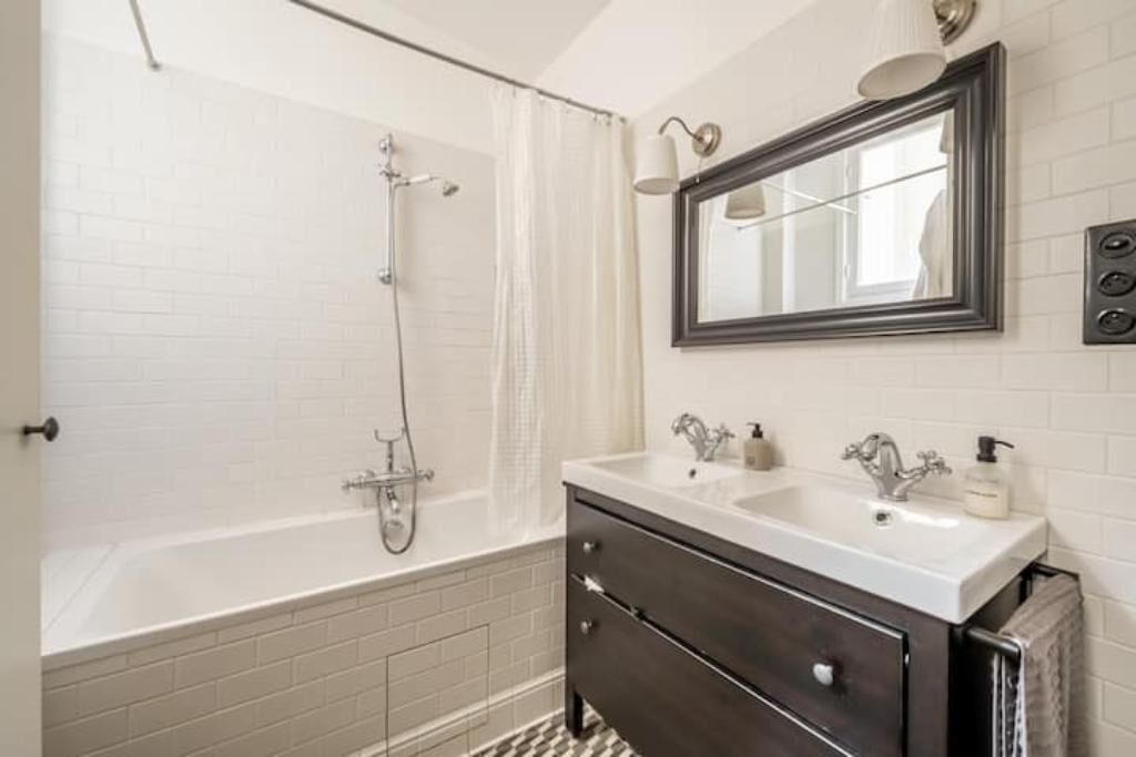 Photo of Bathroom in 17th Arrondissement