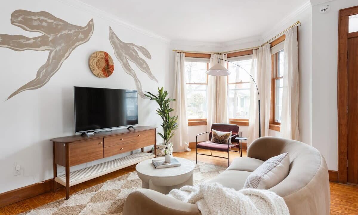 Photo of Livingroom in Candler Park