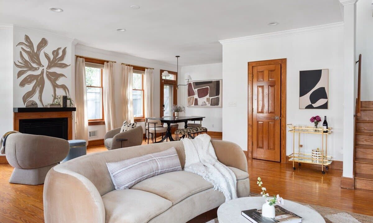 Photo of Livingroom in Candler Park