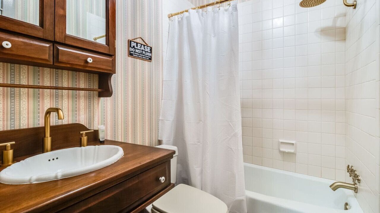 Photo of Bathroom in St. Martinville