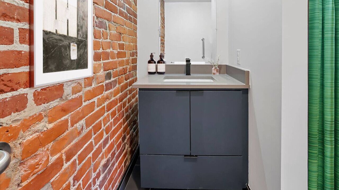 Photo of Bathroom in Downtown Columbus