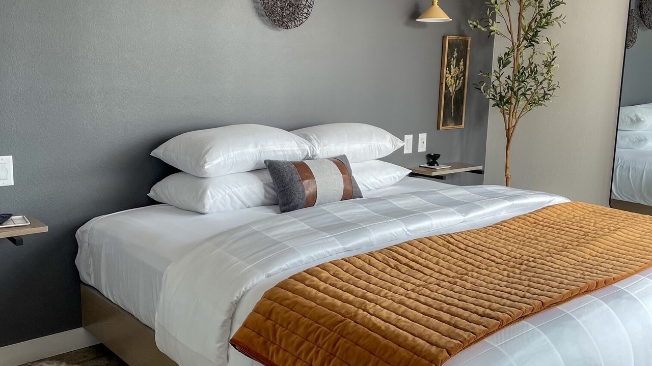 Photo of Bedroom in Grove