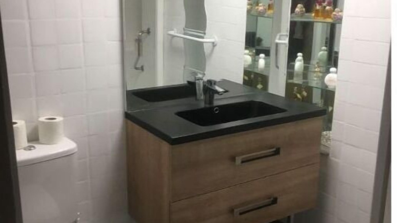 Photo of Bathroom in Quins