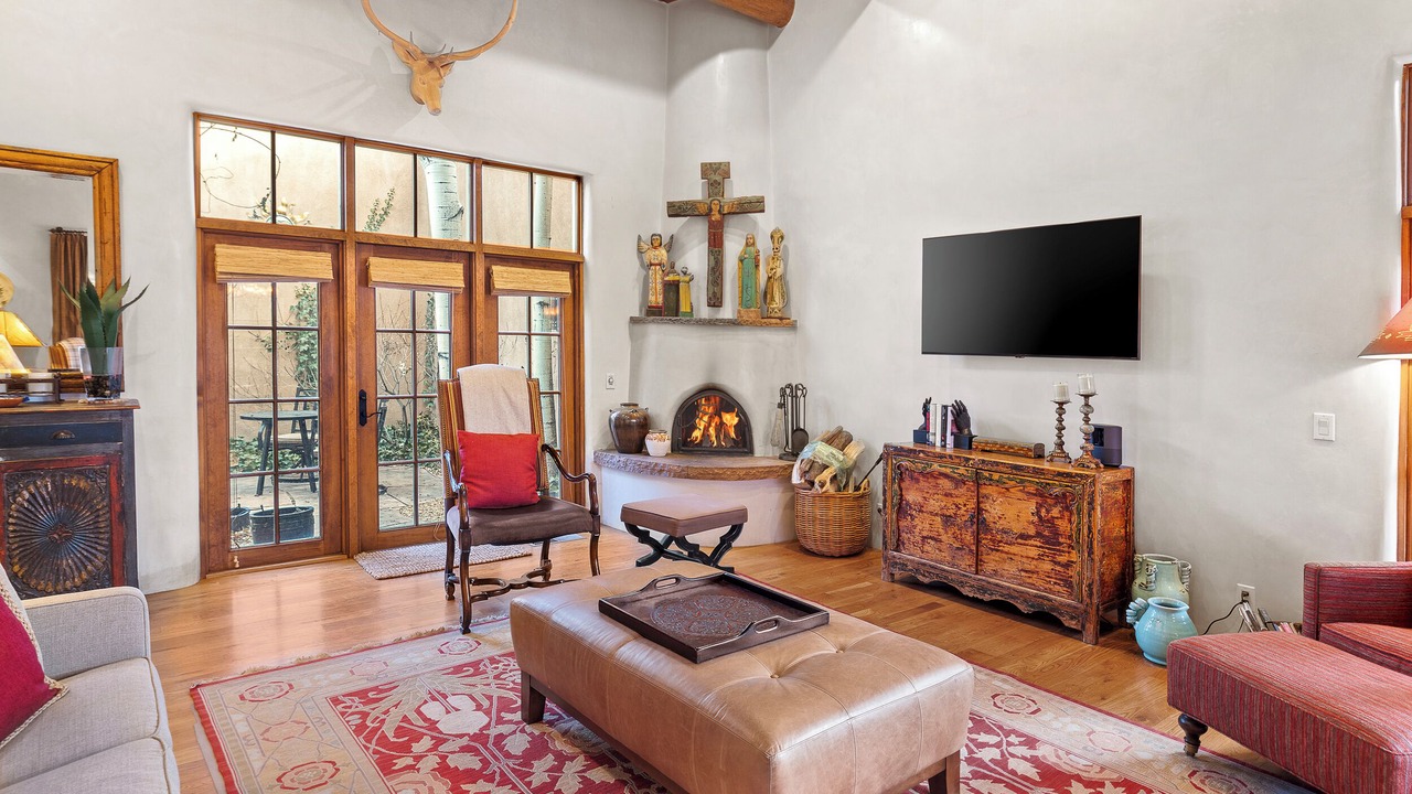 Photo of Livingroom in Historic Eastside