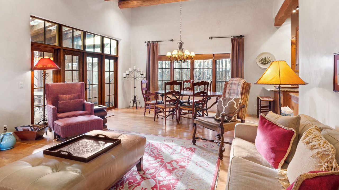 Photo of Livingroom in Historic Eastside