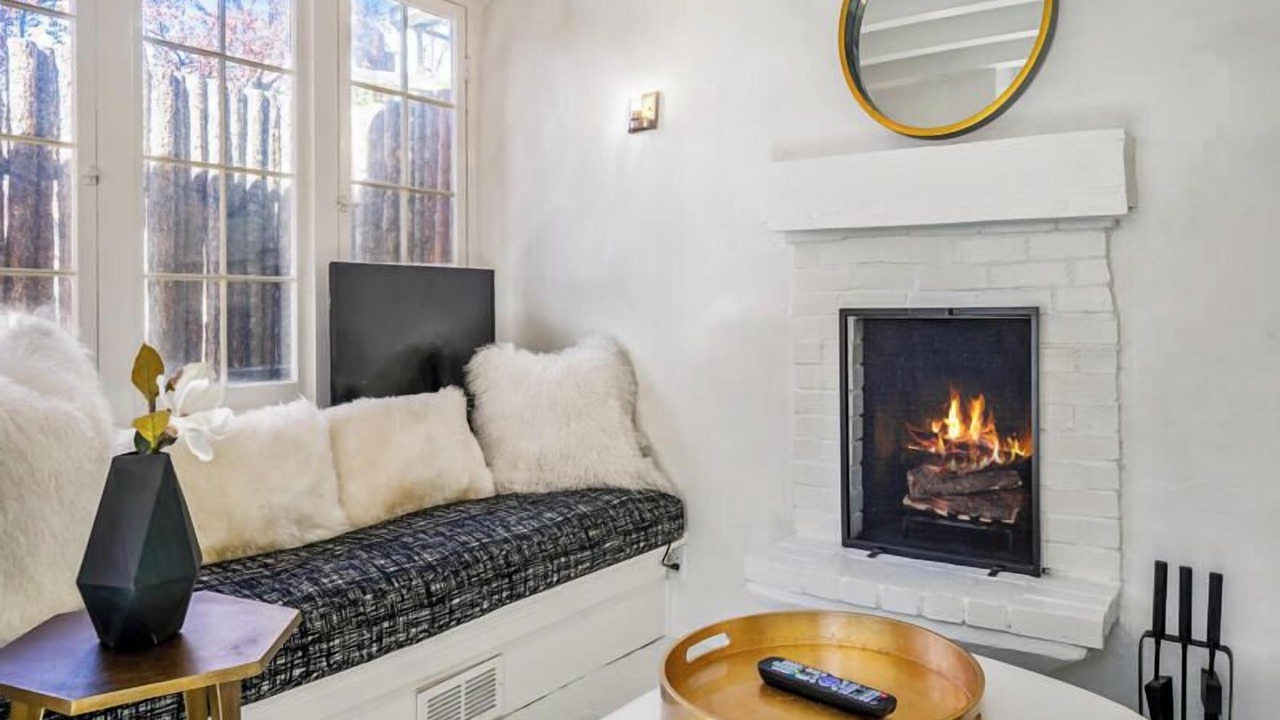Photo of Livingroom in Historic Eastside
