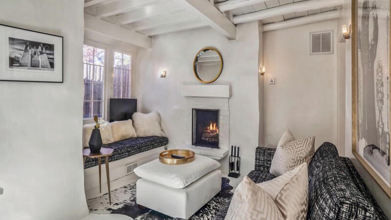 Photo of Livingroom in Historic Eastside
