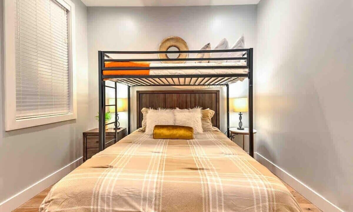 Photo of Bedroom in Eighth Avenue