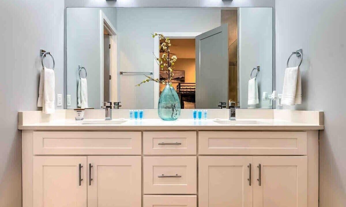 Photo of Bathroom in Eighth Avenue