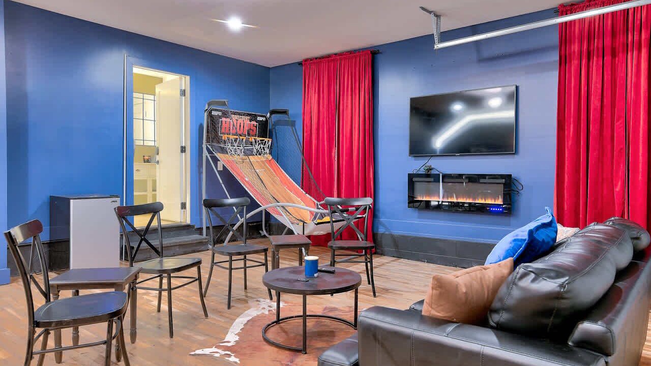 Photo of Livingroom in Hillsboro West End