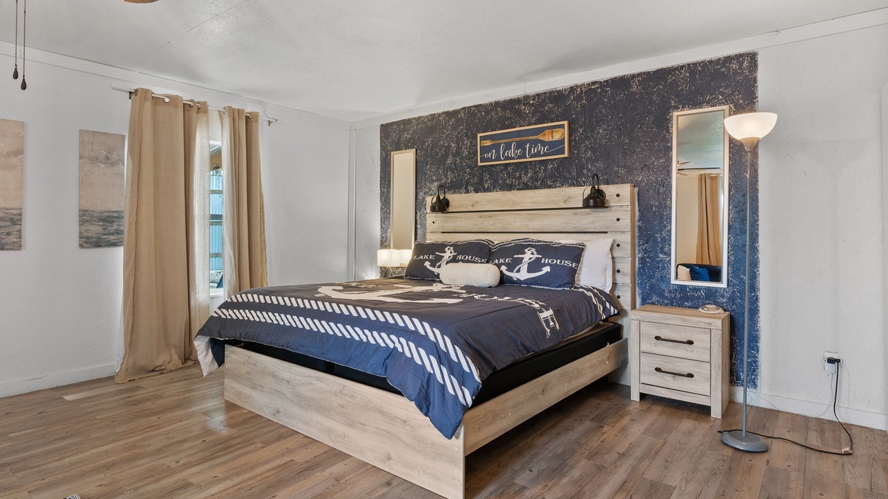 Photo of Bedroom in Leon Junction