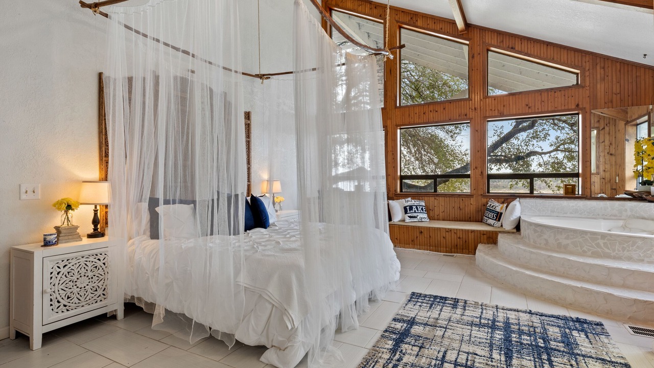 Photo of Bedroom in Leon Junction