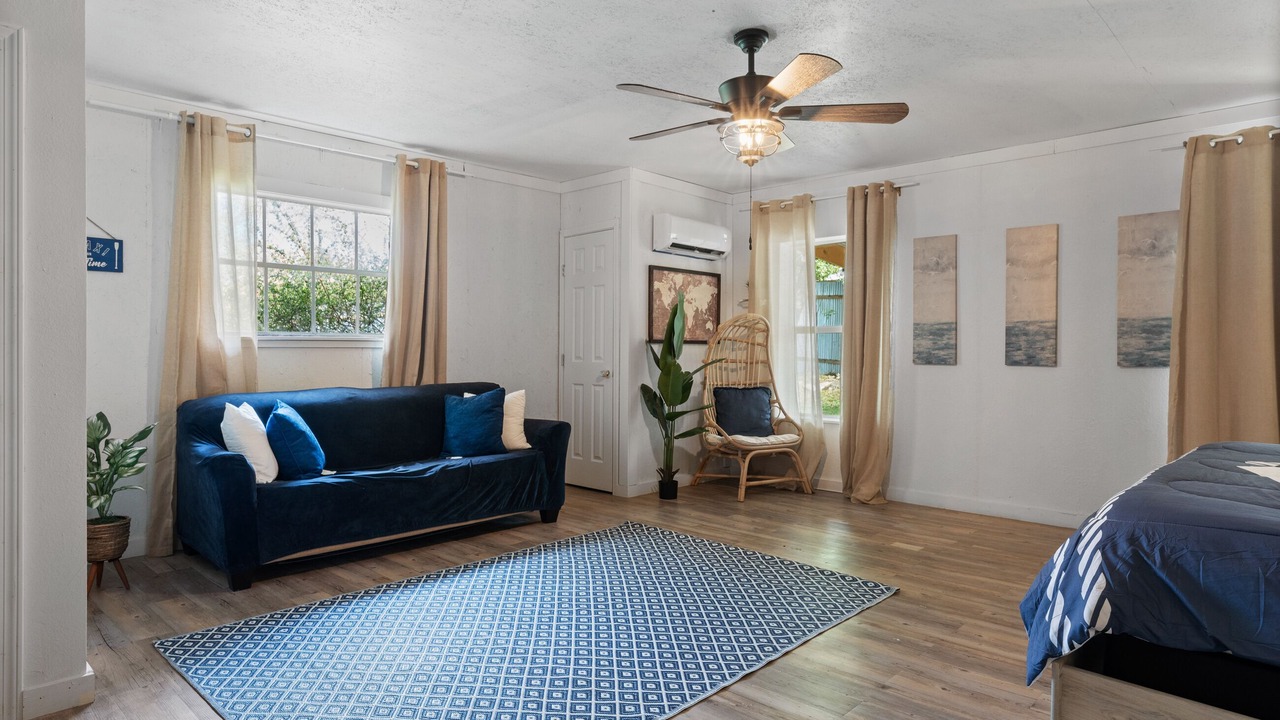 Photo of Livingroom in Leon Junction