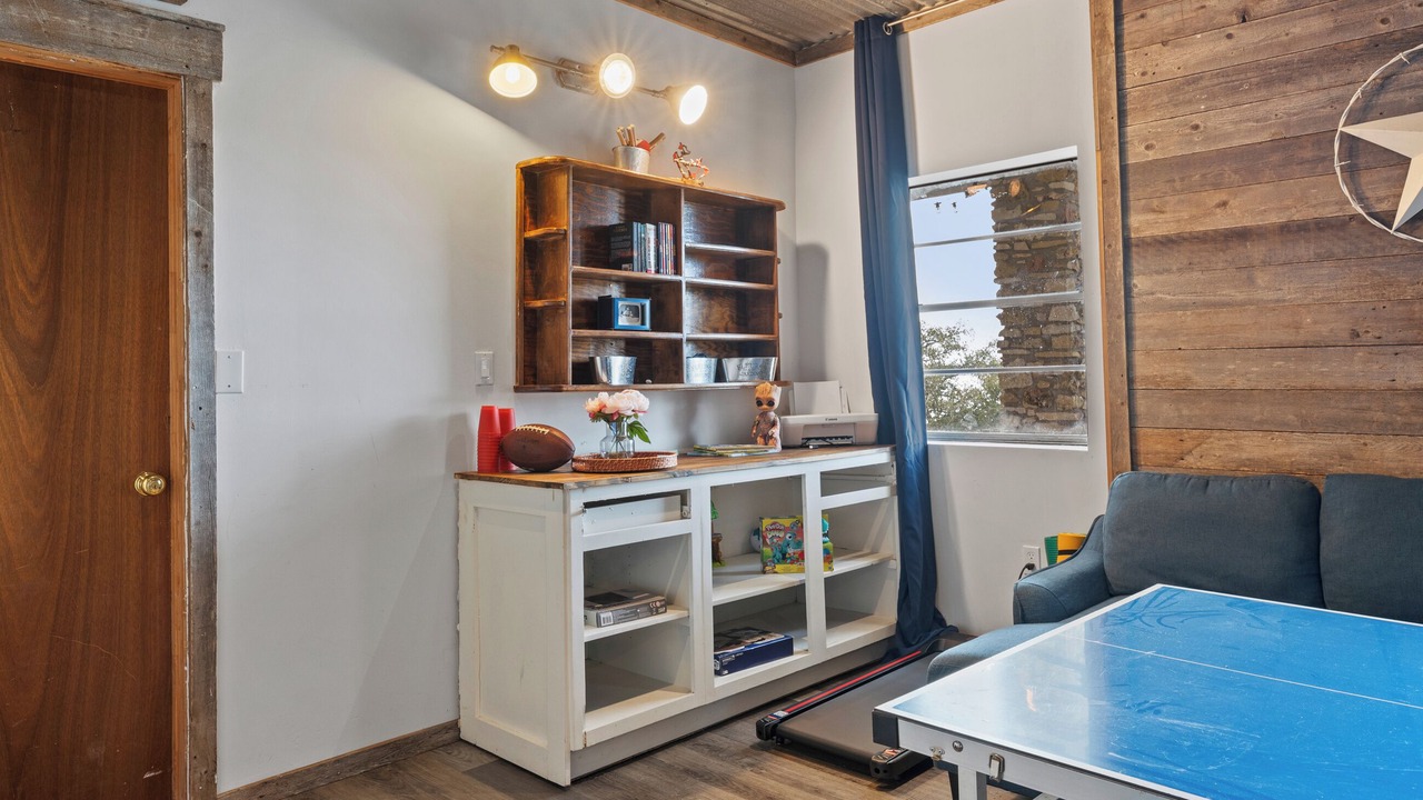 Photo of Livingroom in Leon Junction