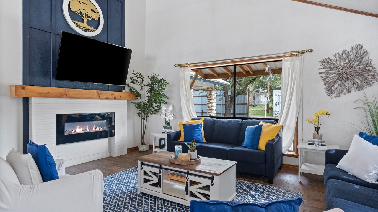 Photo of Livingroom in Leon Junction
