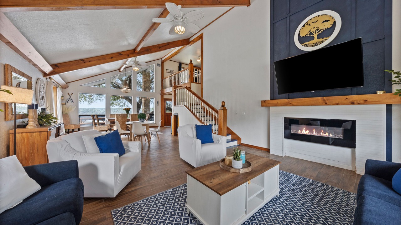 Photo of Livingroom in Leon Junction