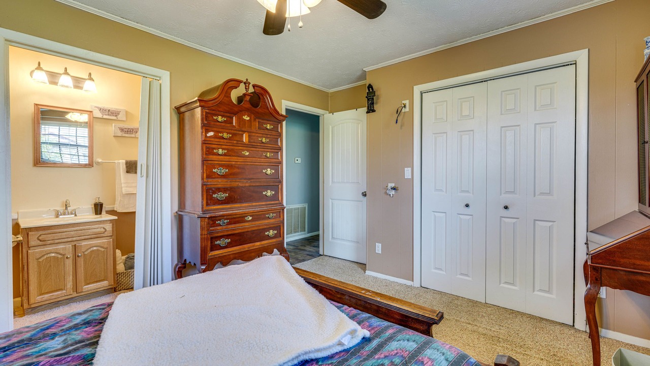 Photo of Bedroom in Mohawk