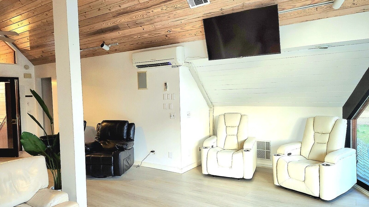 Photo of Livingroom in Lakeview