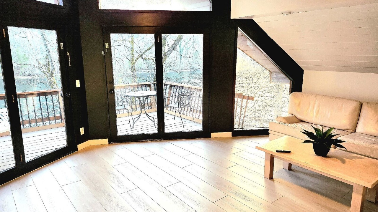 Photo of Livingroom in Lakeview