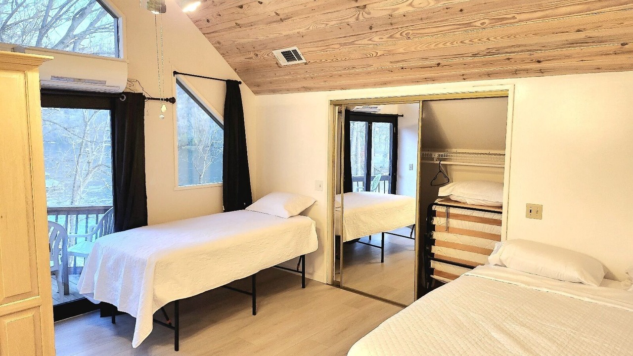 Photo of Bedroom in Lakeview