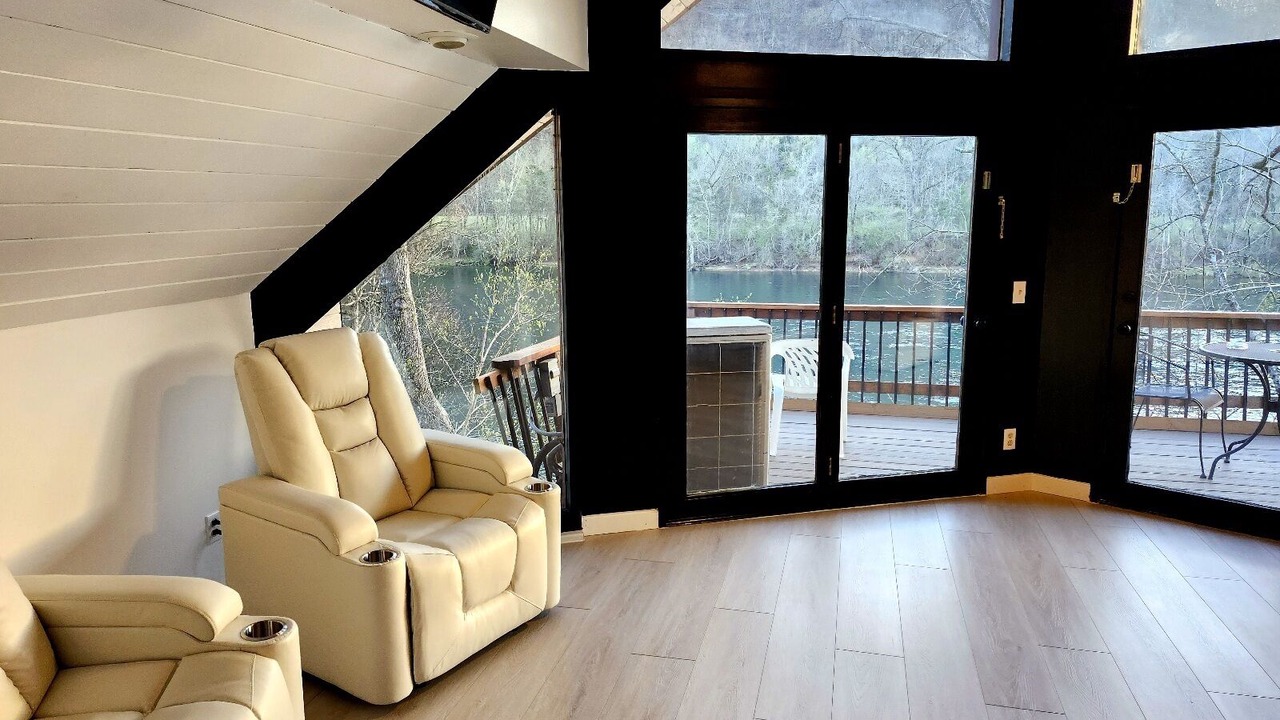 Photo of Livingroom in Lakeview