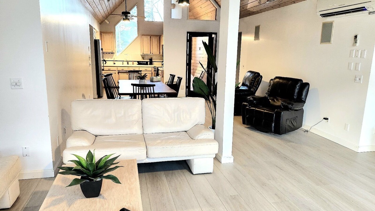 Photo of Livingroom in Lakeview