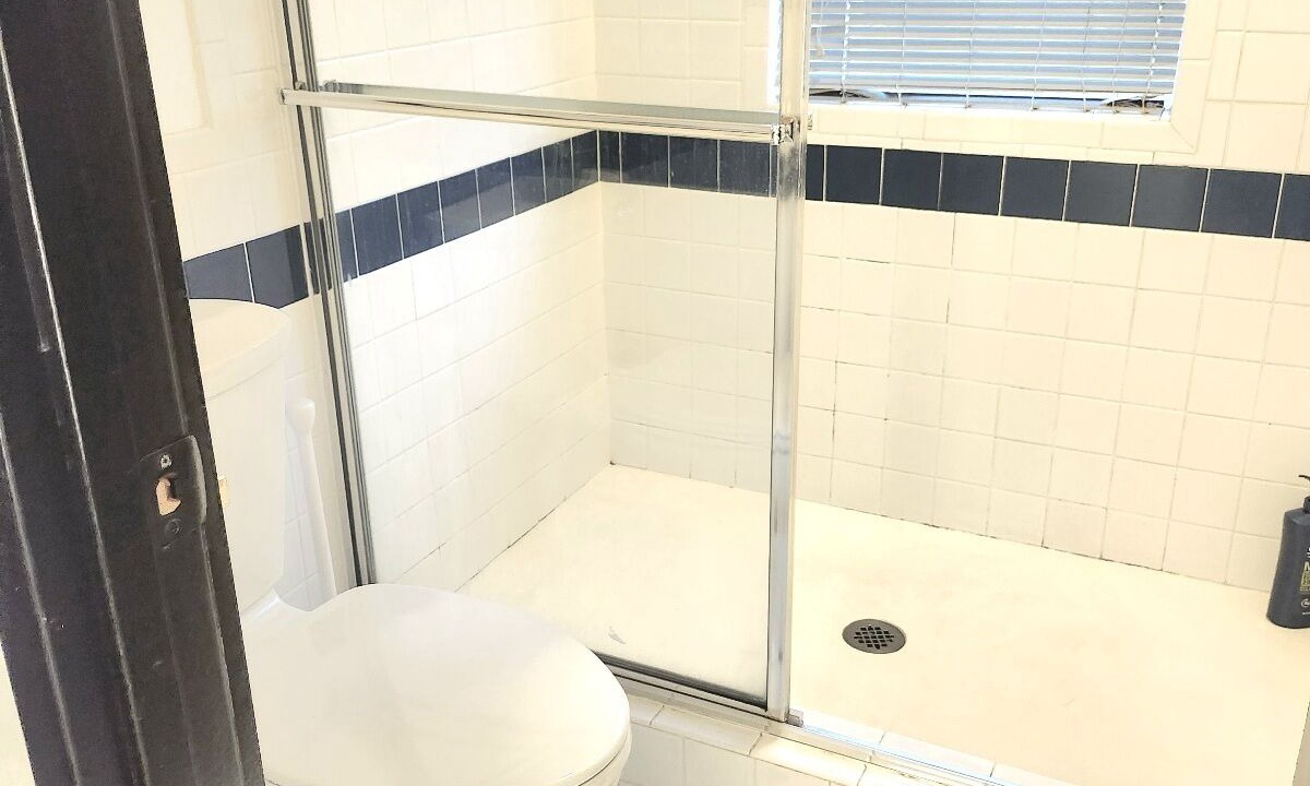 Photo of Bathroom in Lakeview